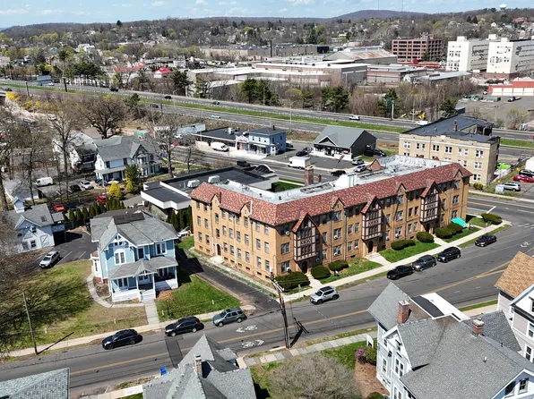 15-402 Vine St #D402, New Britain, CT 06052