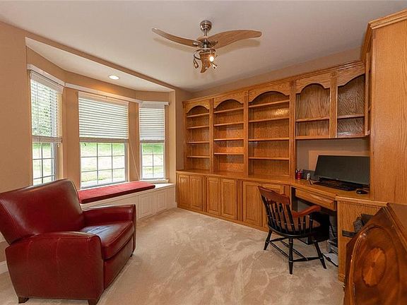 3rd image of 2332 Hollow View Dr