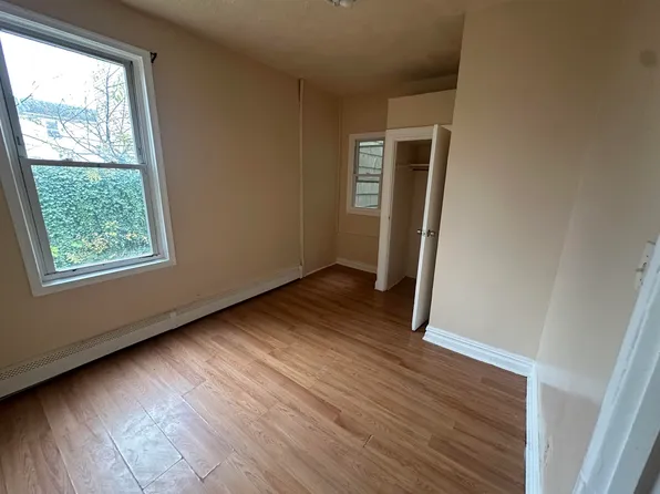 98 Van Nostrand Avenue image 5 of 8