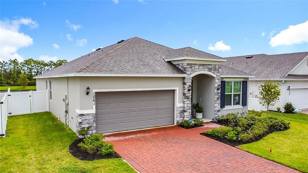 4 bed, 2.0 bath, 2121 sqft, $3,200 — Photo 3