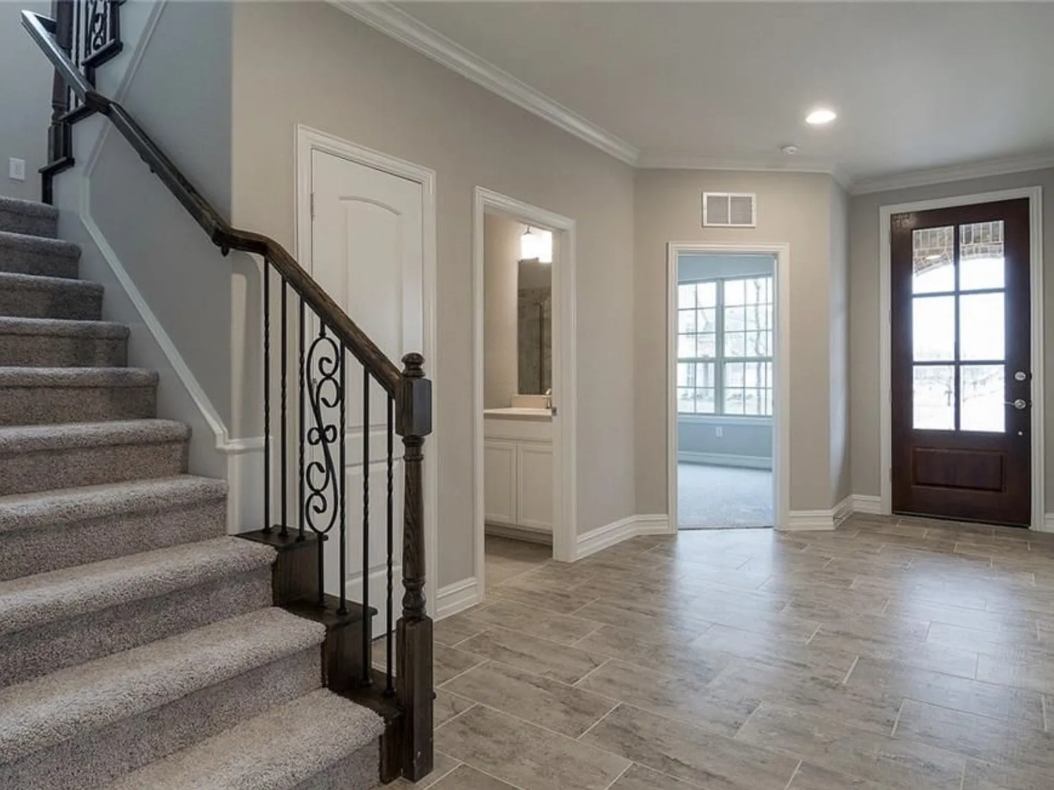 5 bed, 3667 sqft, $3,750 — Photo 3