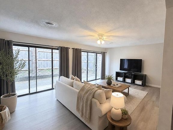 3rd image of 1860 Poplar Woods Cir W APT 3
