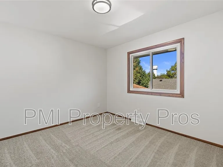 8150 S 88th St — Photo 26