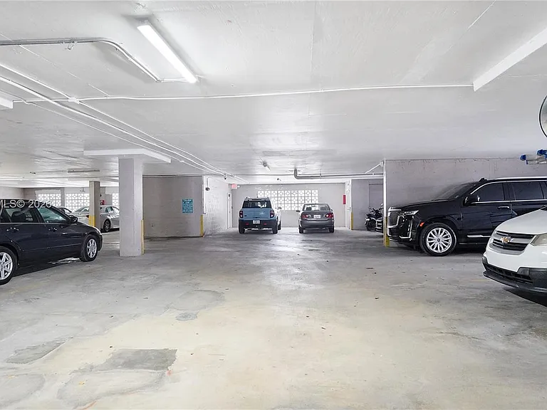 1750 James Ave #9J — Photo 19