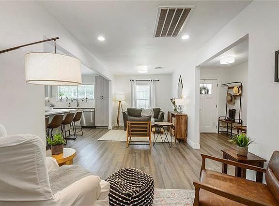 5th image of 8411 Apricot St