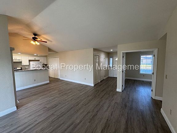 5th image of 426 Springview Dr