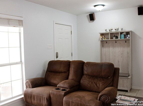 5th image of 133 Amelia Ct