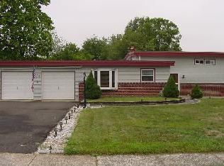 408 Hardman Ln, Warminster, PA 18974