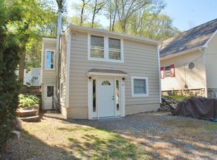 67 Lyons Rd, Oak Ridge, NJ 07438