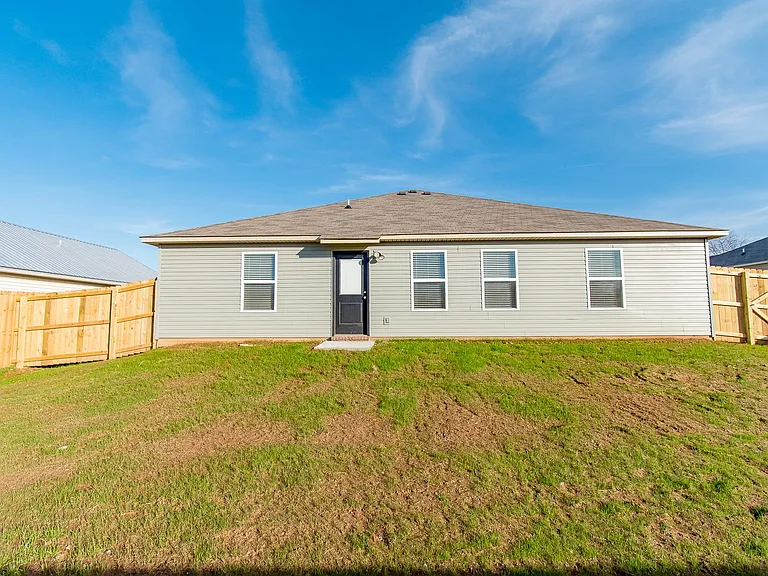 207 Pecan St — Photo 14