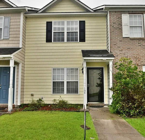 104 Streamwood Dr — Photo 1
