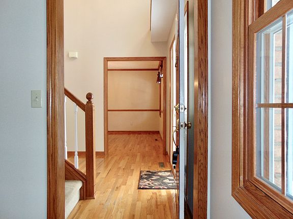 4th image of 527 W Sturbridge Dr