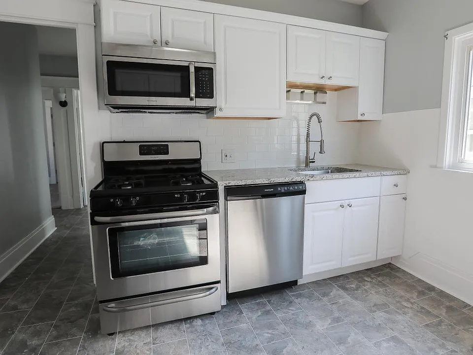 161 Tacoma Ave #2