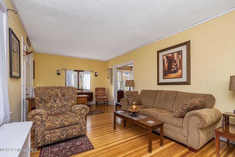 5th image of 1105 S Country Club Drive