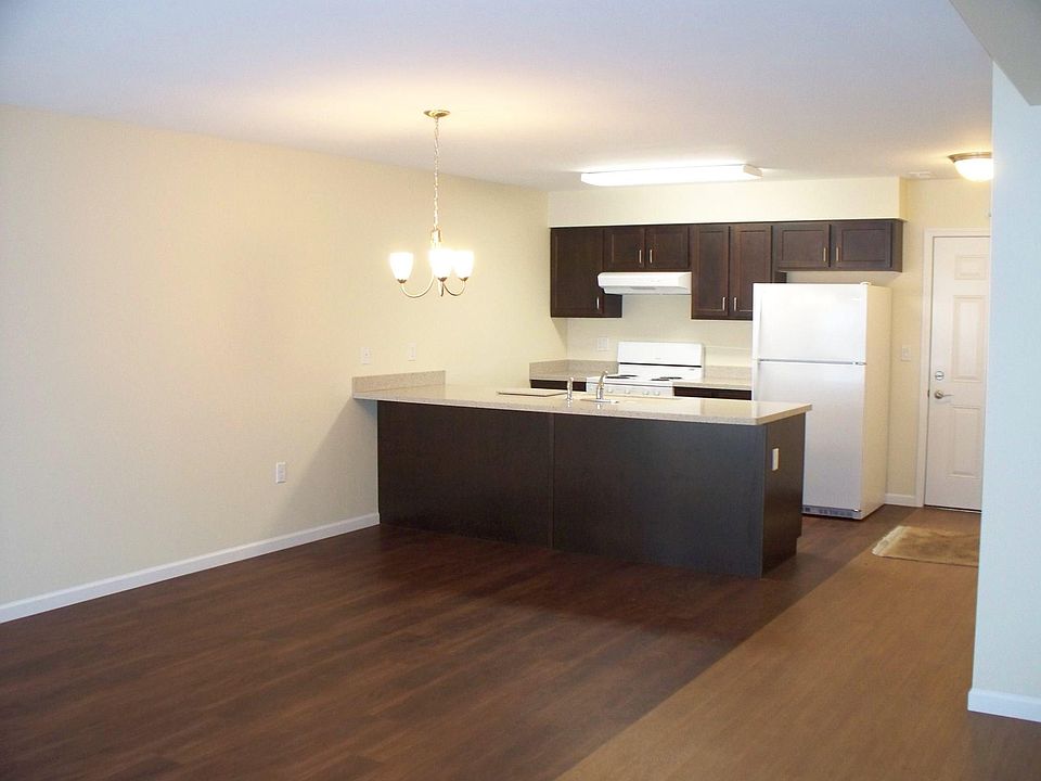 2nd image of 101 Saint James Pl