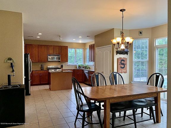 2nd image of 1866 Charlton Cir