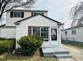 27108 Townsend Ave, Warren, MI 48092
