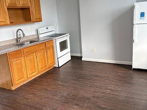 2nd image of 384 Washington St #3R