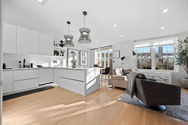 Sold by REMAX Elite | media 2