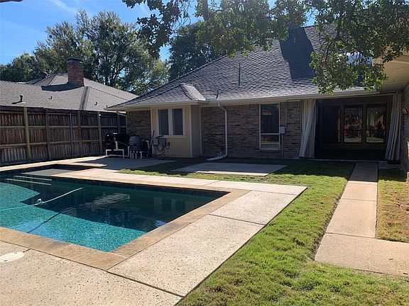 2nd image of 12112 Cross Creek Dr