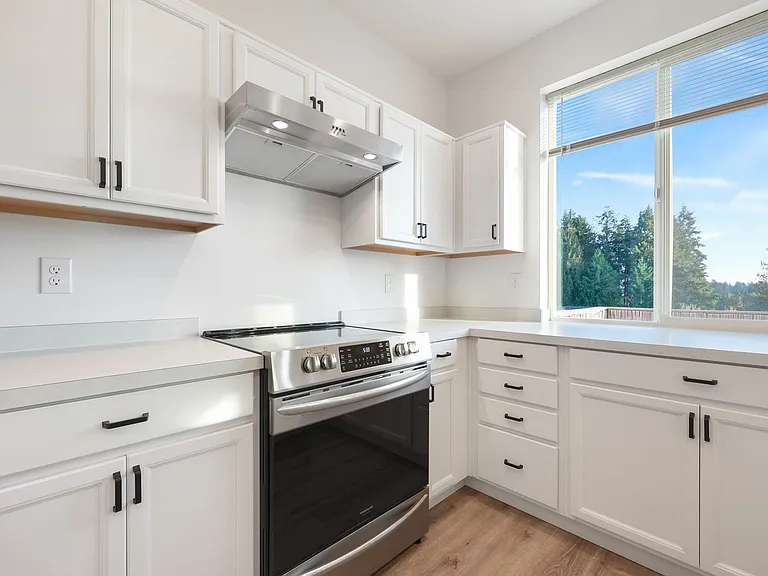 1061 Ebbets Dr SW — Photo 18