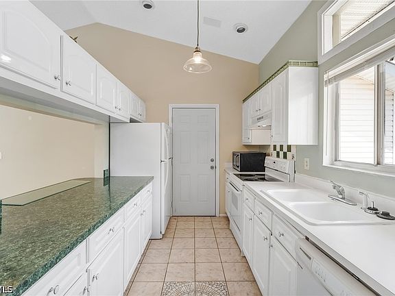 3rd image of 5581 Longleaf Dr