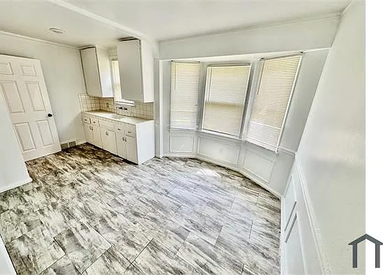 15692 Manning St — Photo 2