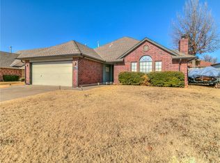 1631 NE 9th St, Moore, OK 73160