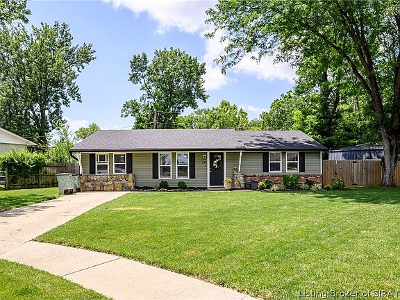 2nd image of 1911 Tennyson Drive