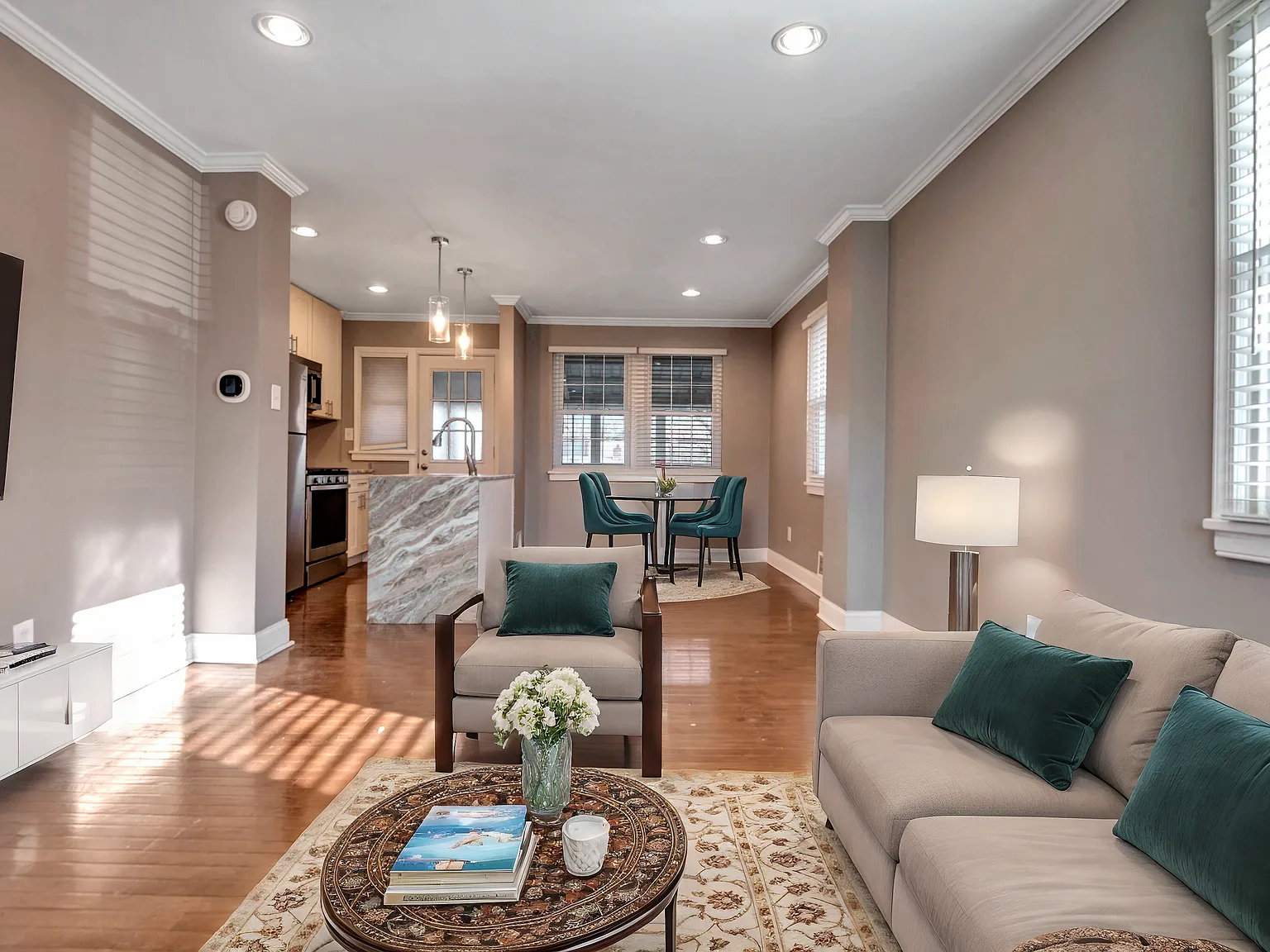 Charming 2 Bedroom Home in Washington DC — Photo 2