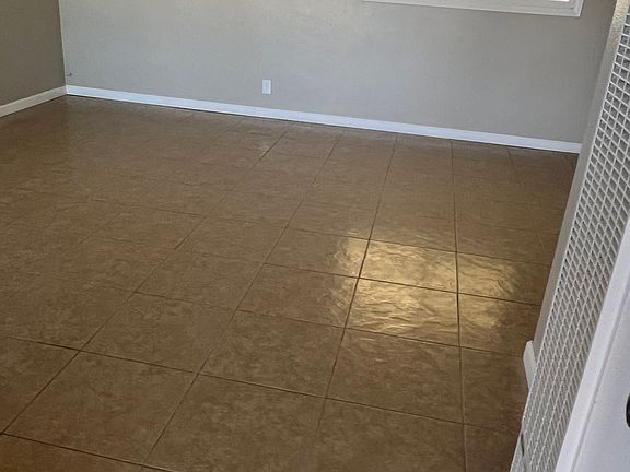 5th image of 304 Palm Dr