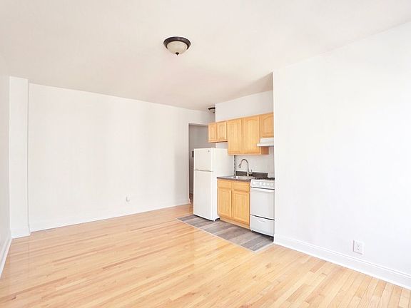 3rd image of 561 W 174th St APT 42