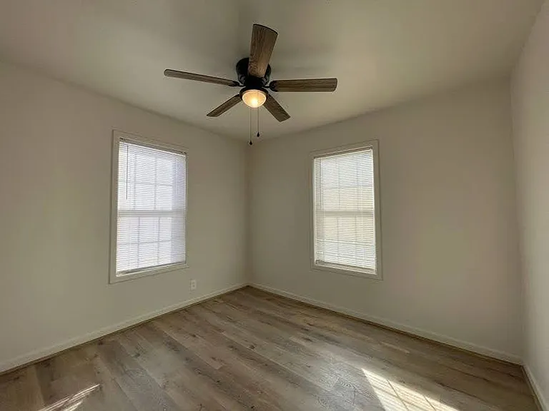306 NE Gary Ave — Photo 17