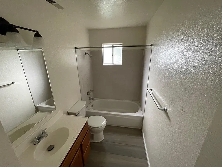 575 El Camino Ave — Photo 5