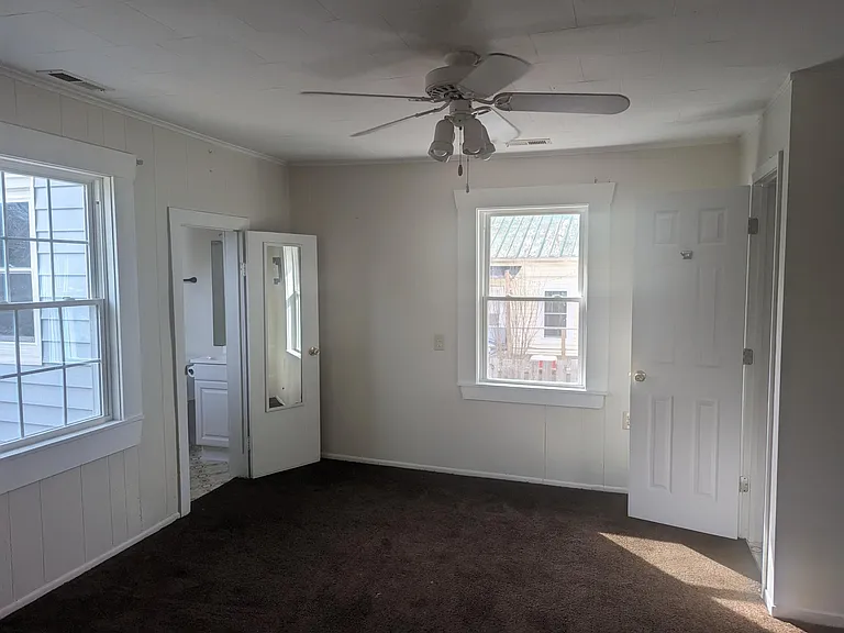 327 Lynch St — Photo 5