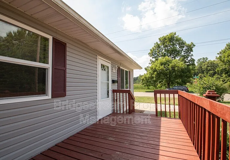 340 Walnut St — Photo 5