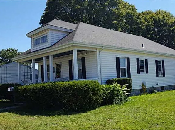 1860 W Shore Rd, Warwick, RI 02889