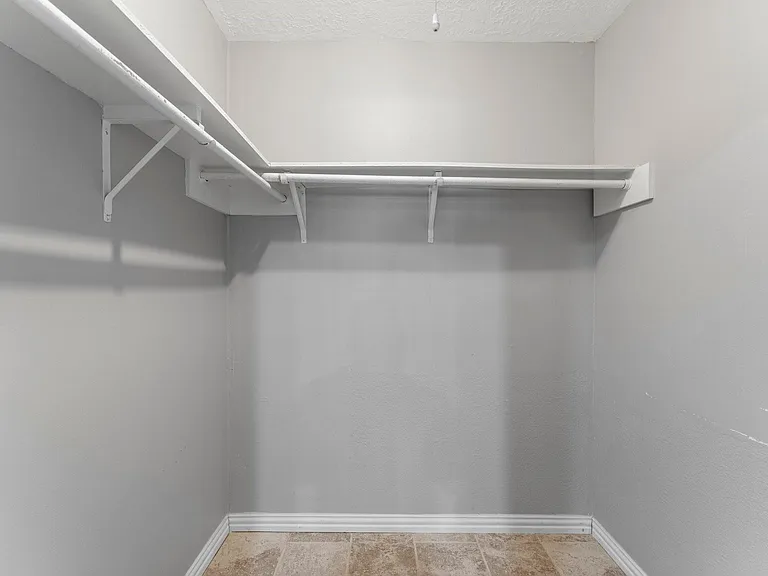 2 Ground Brier Ct — Photo 9