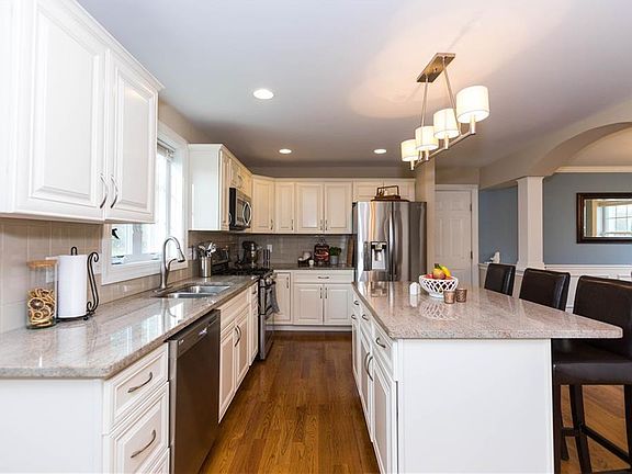 3rd image of 49 Kennedy Ct