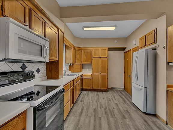 4th image of 417 1st St NW