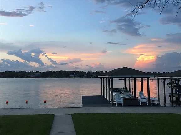 2nd image of 1090 Lake View Dr