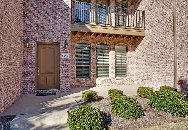 1st image of 6842 Cortona Ln