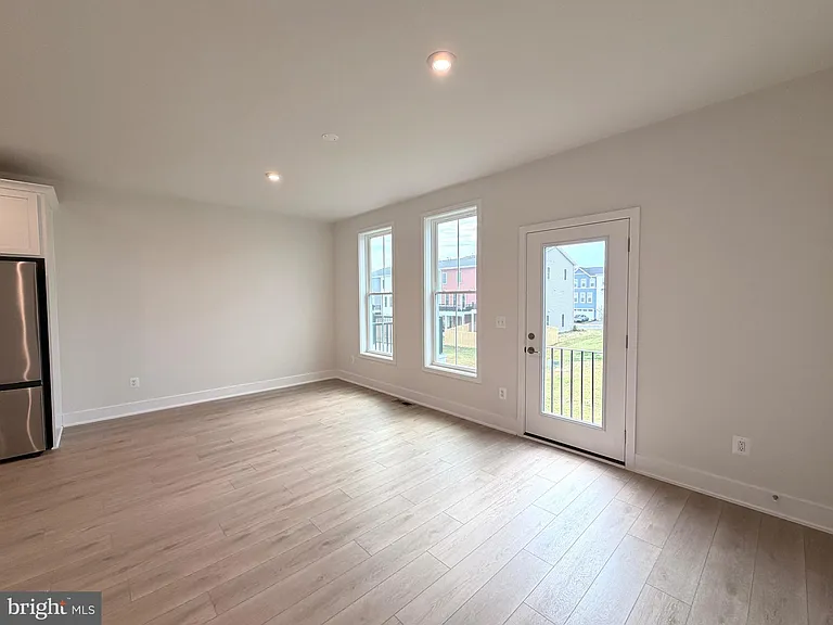 135 Heyford Dr — Photo 20