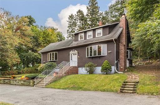 2nd image of 520 Essex St