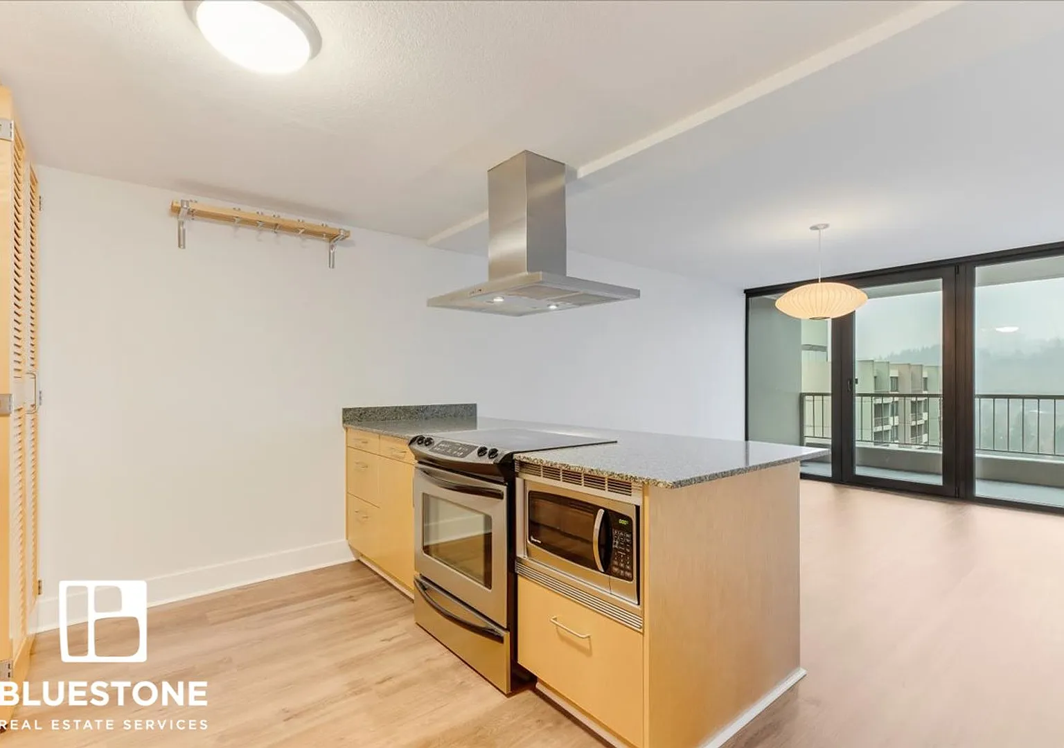 Luxury living in Portlands Fountain District! Schedule a tour today! — Photo 1