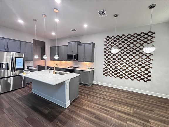 4th image of 713 Coppell Ct