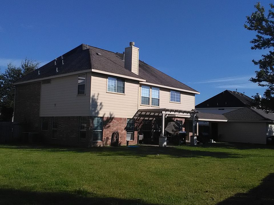 1st image of 402 Willow Pointe Dr