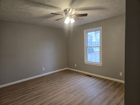 5th image of 214 Country Club Ln #B