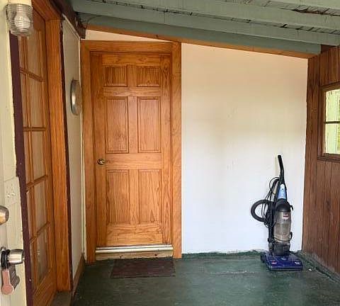 3rd image of 10532 N Oak St