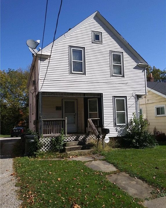 2nd image of 231 W River Rd N